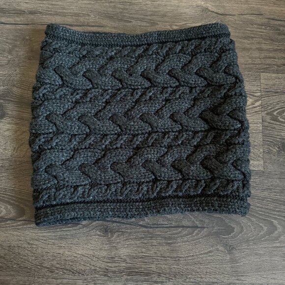Gap | NWOT Dark Gray Chunky Cable Knit Infinity Circle Scarf - Picture 3 of 4